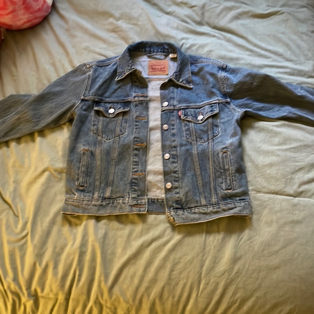 women’s Levi jean jacket